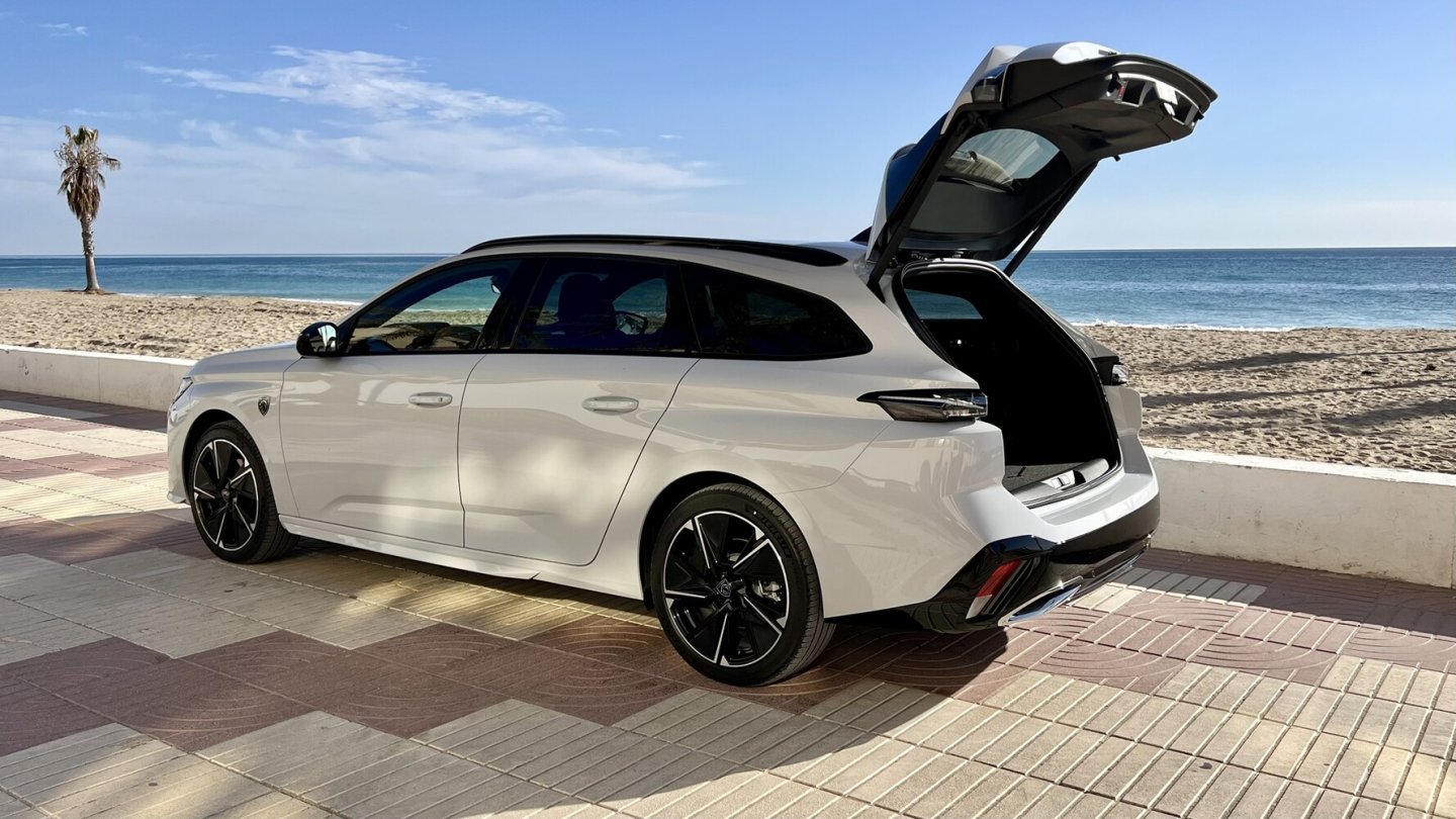 Eine Anhängerkupplung wird angeboten - aber nur für den Transport von Fahrrädern.