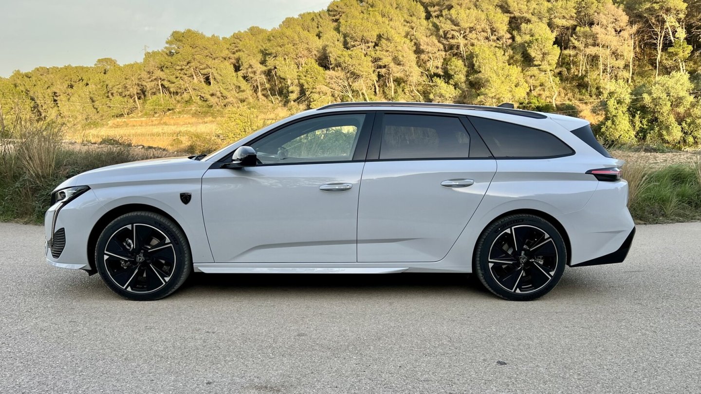 Den elektrischen Peugeot 308 gibt es in den beiden Ausstattungslinien Allure und GT.