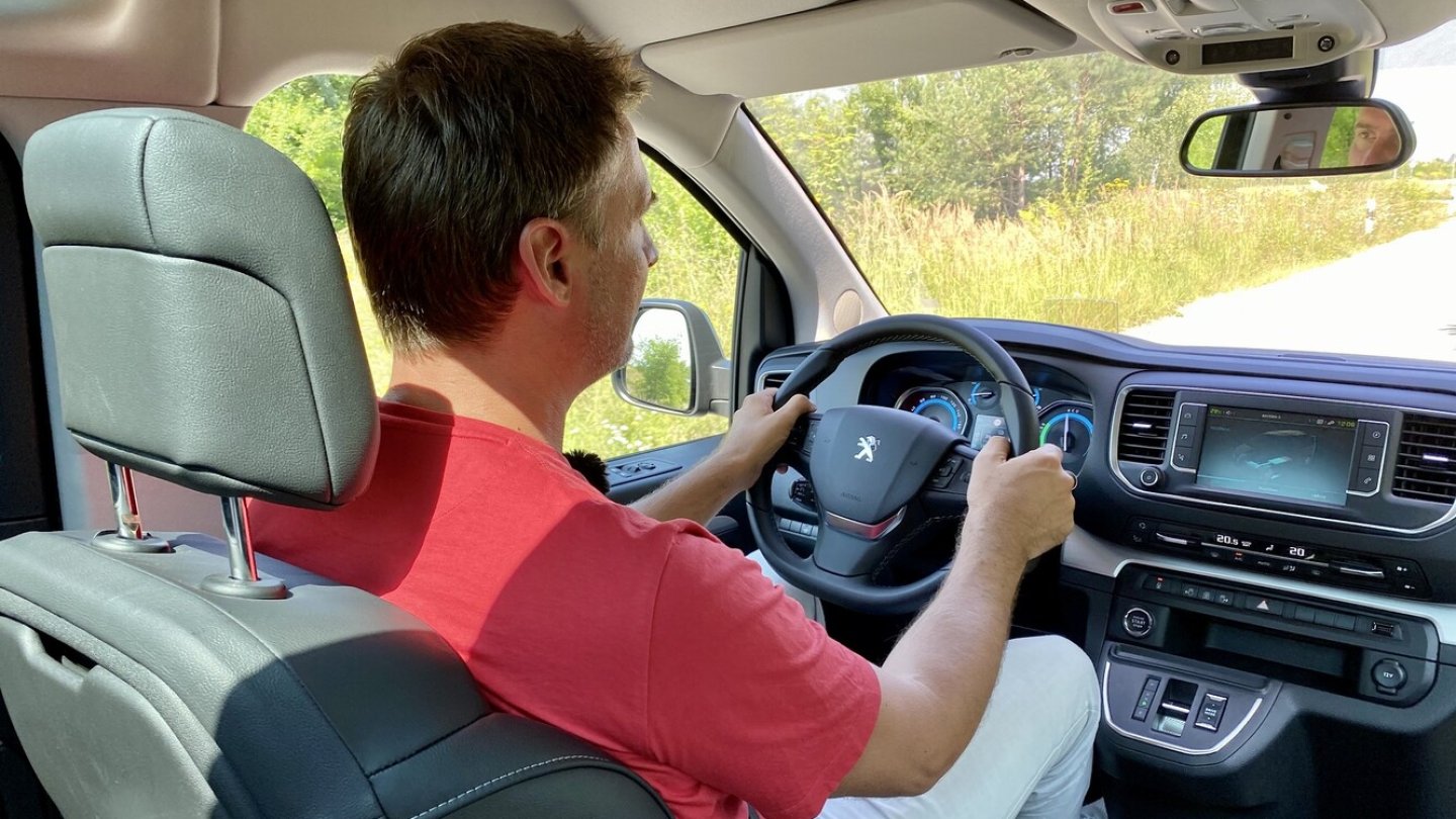 Der Stromverbrauch pendelte sich bei 26 kWh je 100 Kilometer ein.