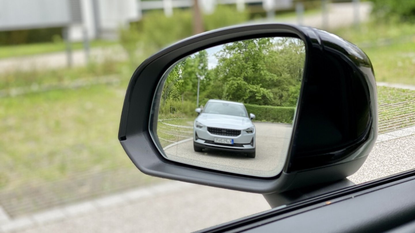 Der Polestar 2 ist günstiger als der Volvo, ist aber auch kleiner.