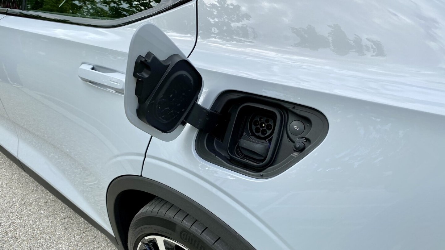 Am Schnelllader sind bist zu 150 kW Ladeleistung möglich.