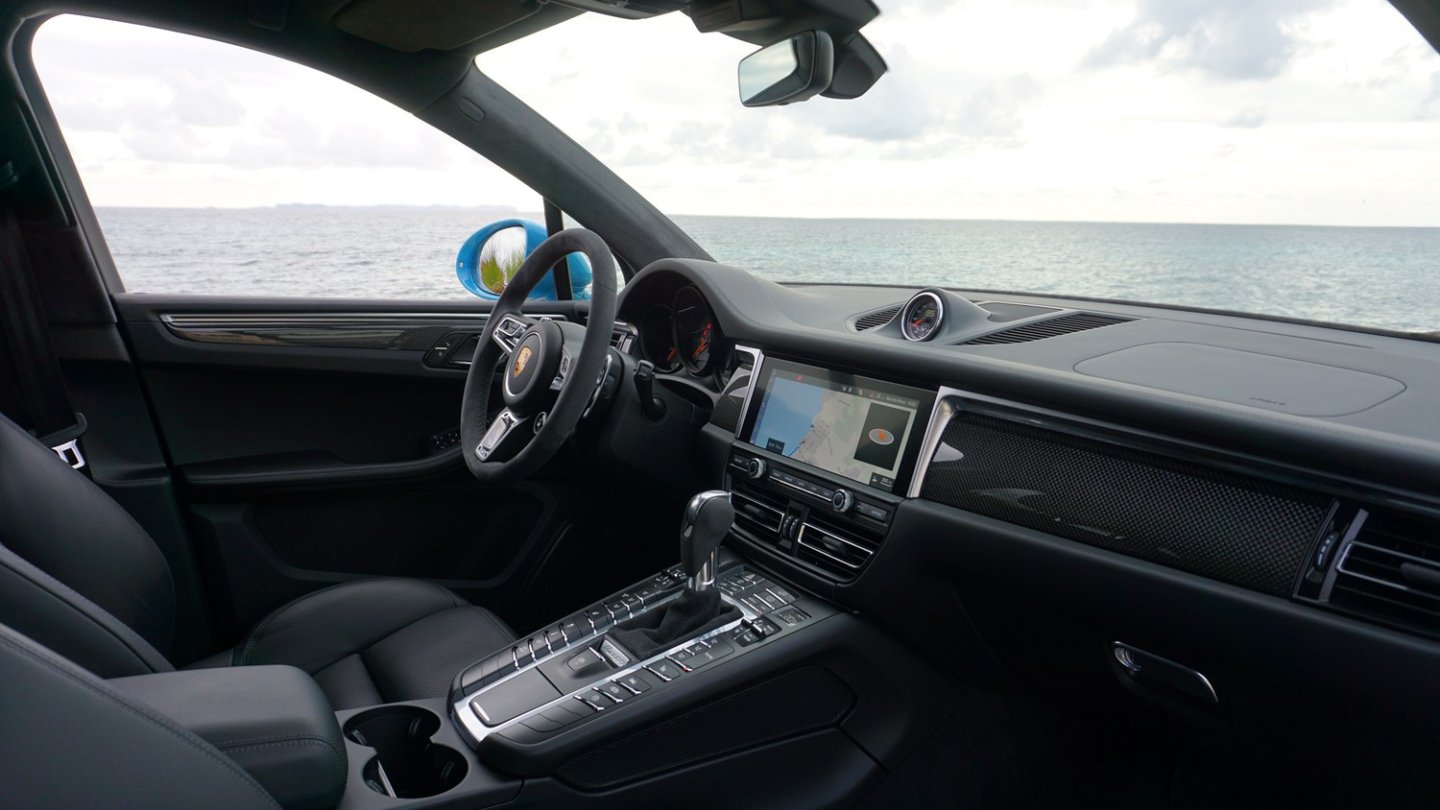 Das Online-Navigationssystem mit 10,9 Zoll-Display ist Serie.