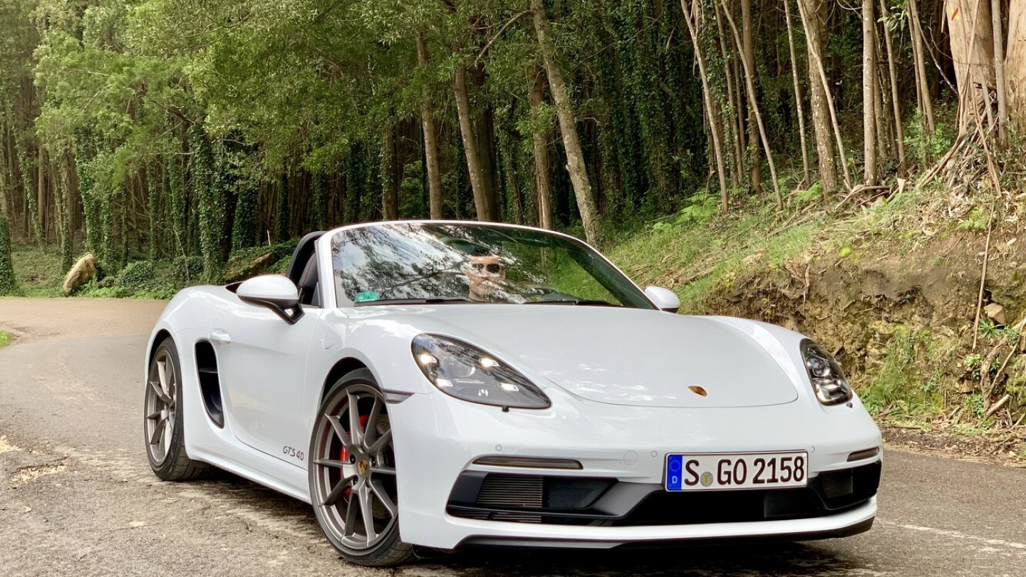 LED-Scheinwerfer kosten beim Porsche 718 Aufpreis.