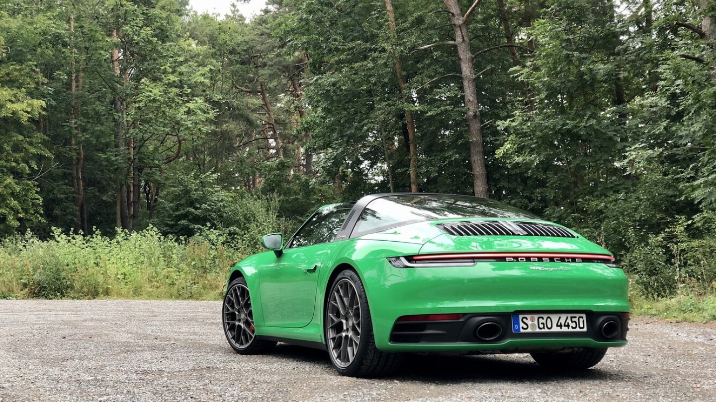 Ovale Endrohre sind teil der Sportabgasanlage.