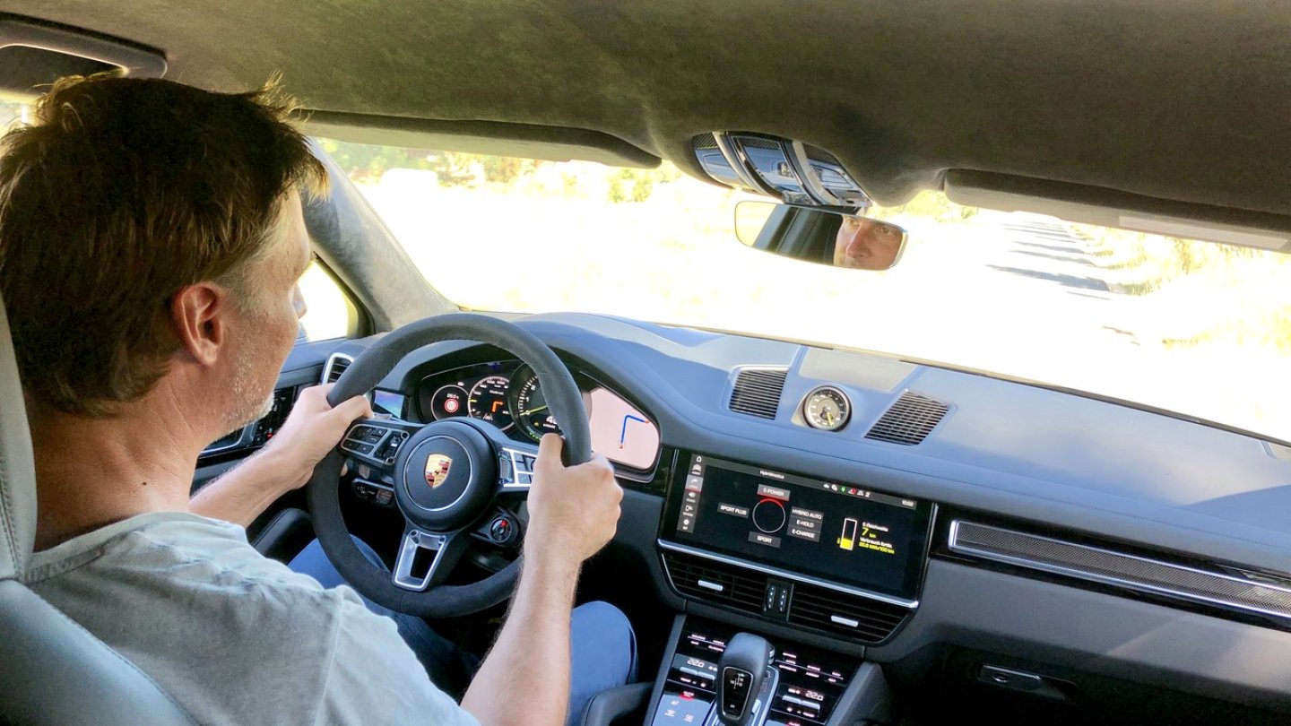 Hochspannung, auch beim Fahren im stärksten Cayenne.