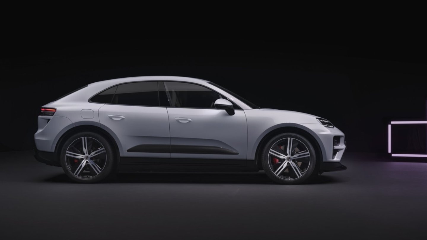 Im Fahrzeugboden steckt ein 100 kWh großer Akku.