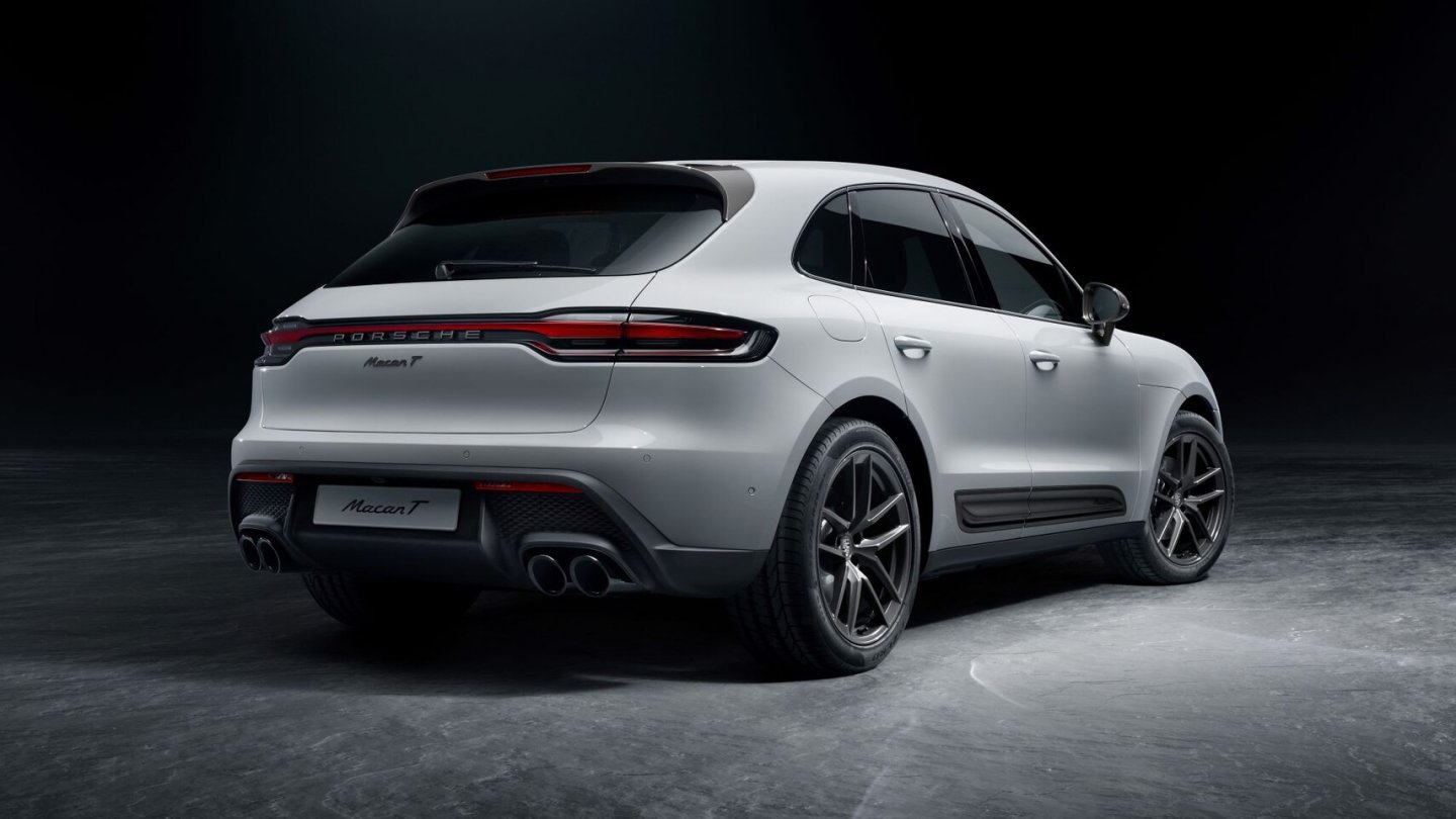 Die Sportendrohre sind beim Macan T schwarz.