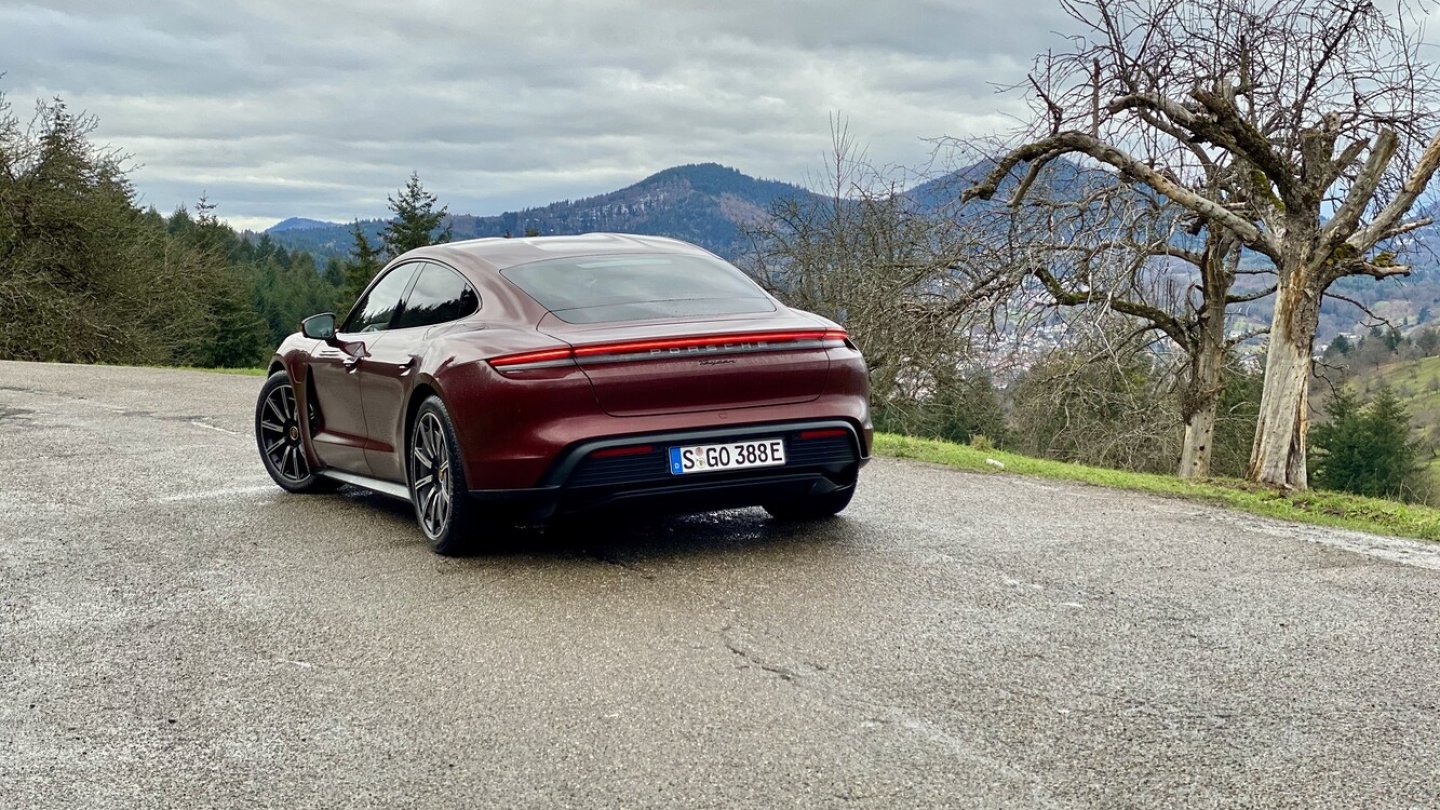 Cherry Metallic ist eine im Modelljahr 2021 neue Außenfarbe.