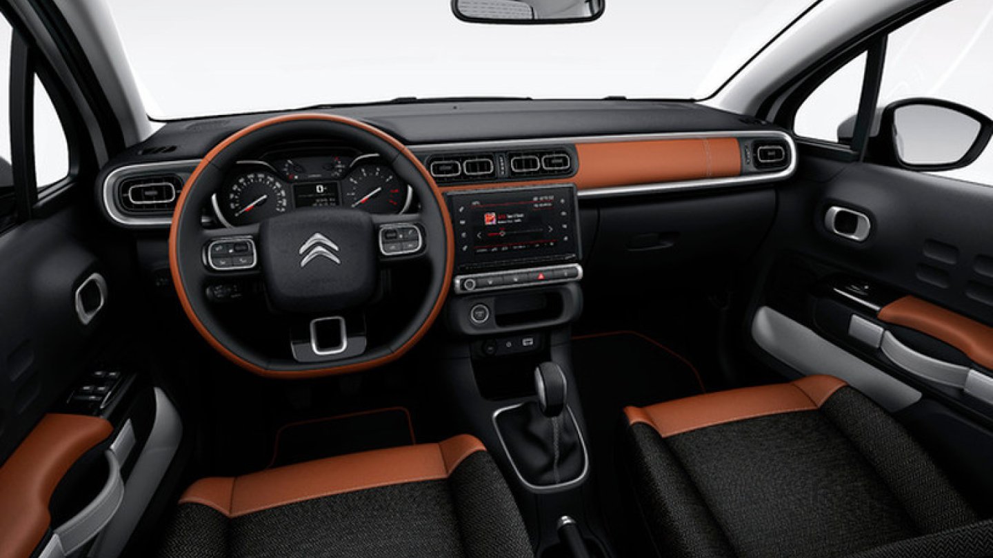 Im Cockpit dominieren streng geometrische Formen. Das dürfte vor allem deutschen Käufern zusagen.