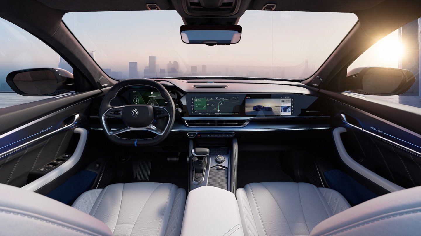 Drei große Displays bestimmen das Armaturenbrett des Renault Filante.