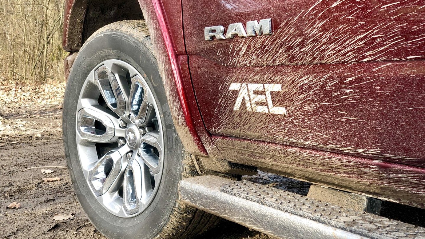 20-Zoll-Felgen und fest Trittbretter am neuen Sport-Modell.