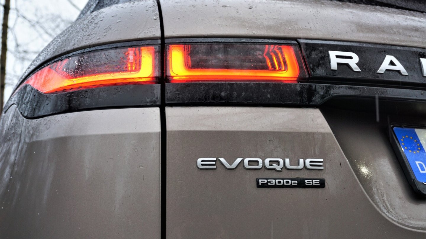 Das kleine Typschild verrät das elektrifizierte Modell.