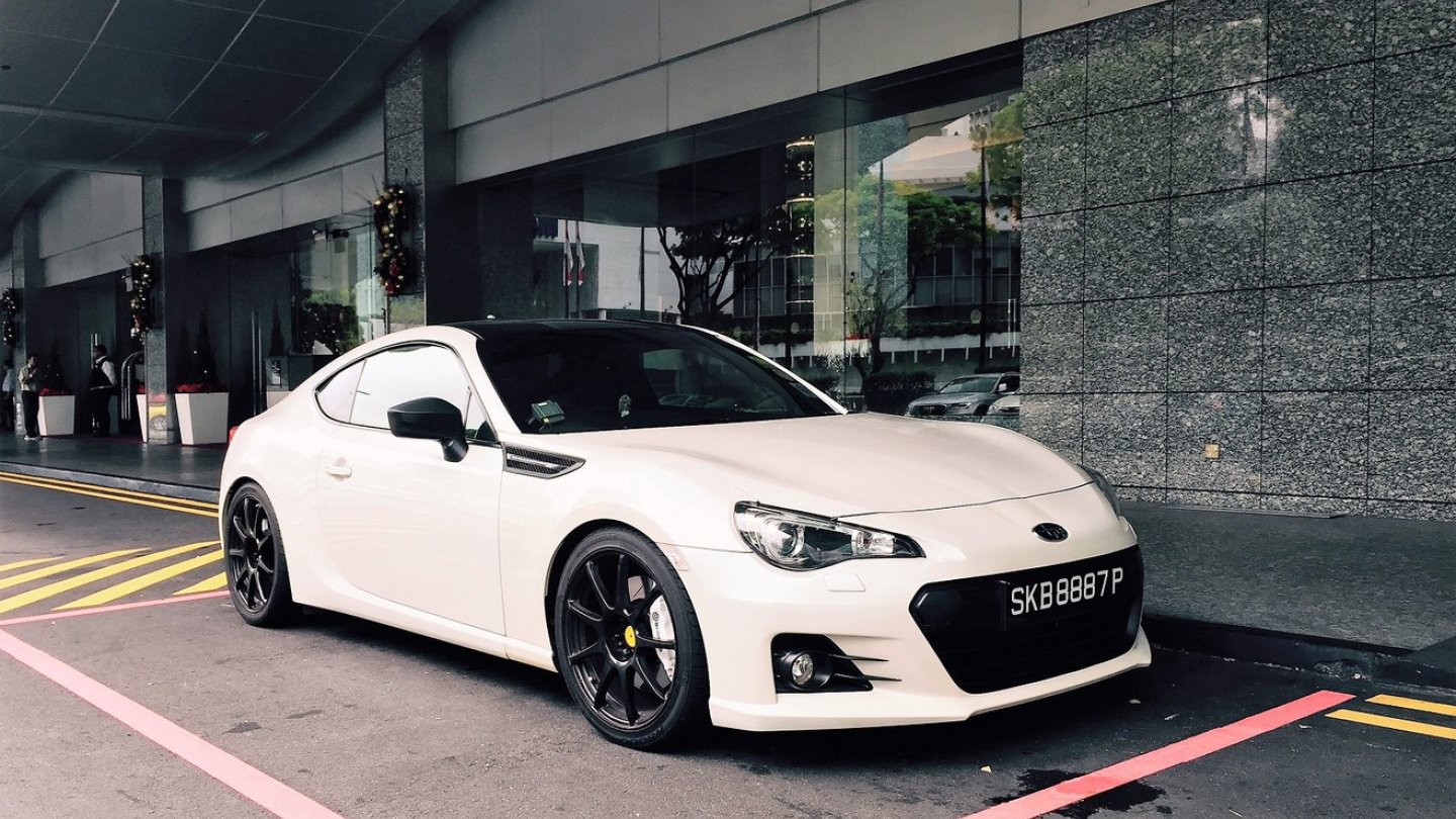 Das Auto als Statusymbol: Nicht nur PKW, auch jeder Transporter sieht aus die frisch vom Aufbereiter. Alles glänzt.