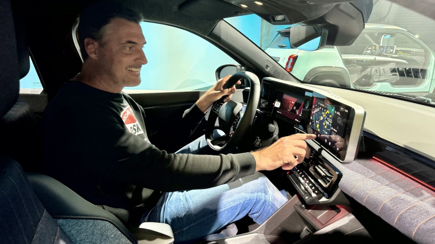 Das Cockpit ist aus dem R5 bekannt.
