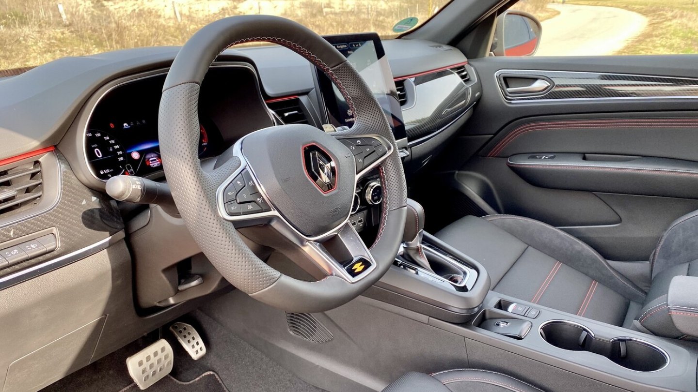 Das Cockpit entspricht der aktuellen Renault-Mode.