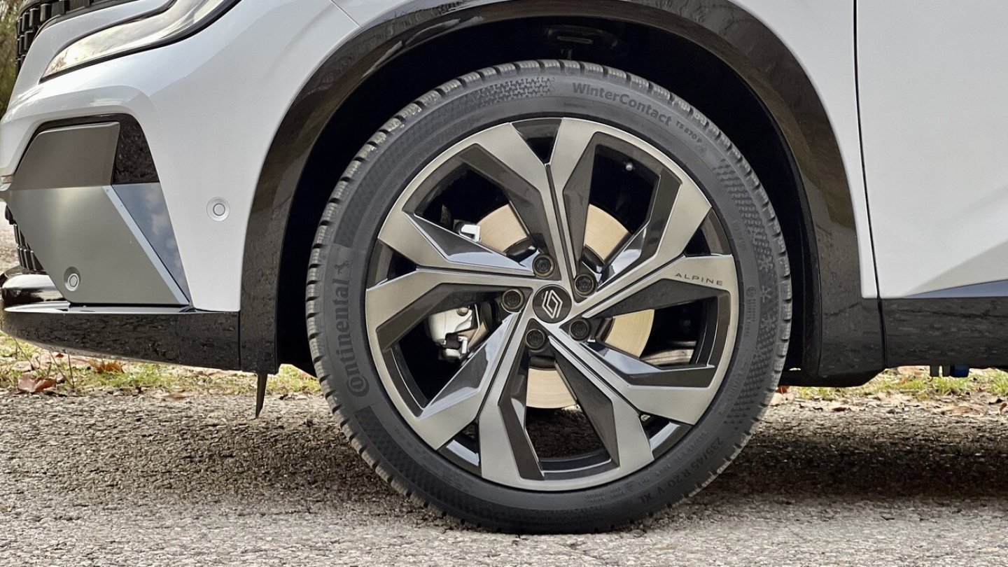 Die Ausstattungslinie Iconic Esprit Alpine rollt auf 20-Zoll-Leichtmetallfelgen.