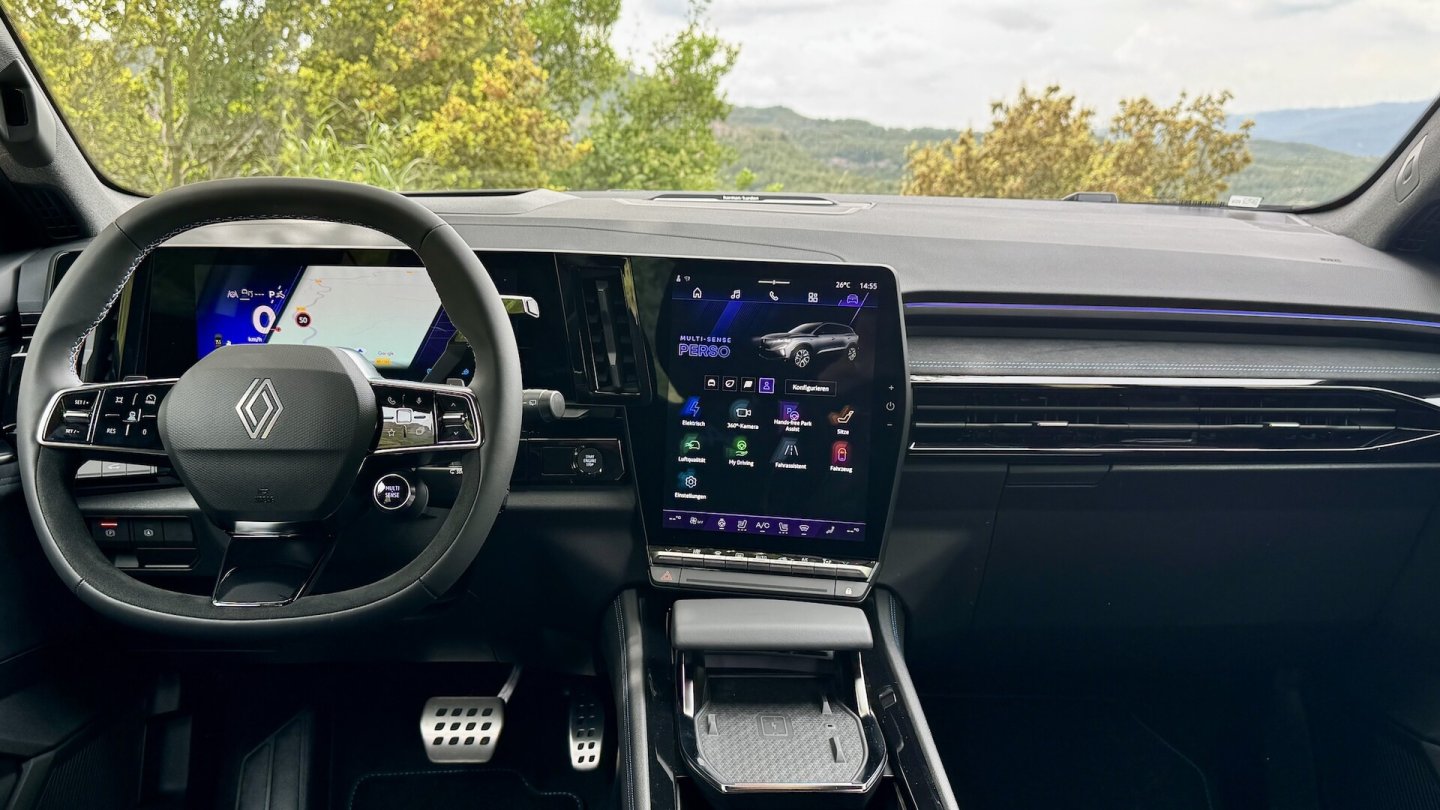 Das große Infotainment-Display gibt es in den Linien Techno und Esprit Alpine.