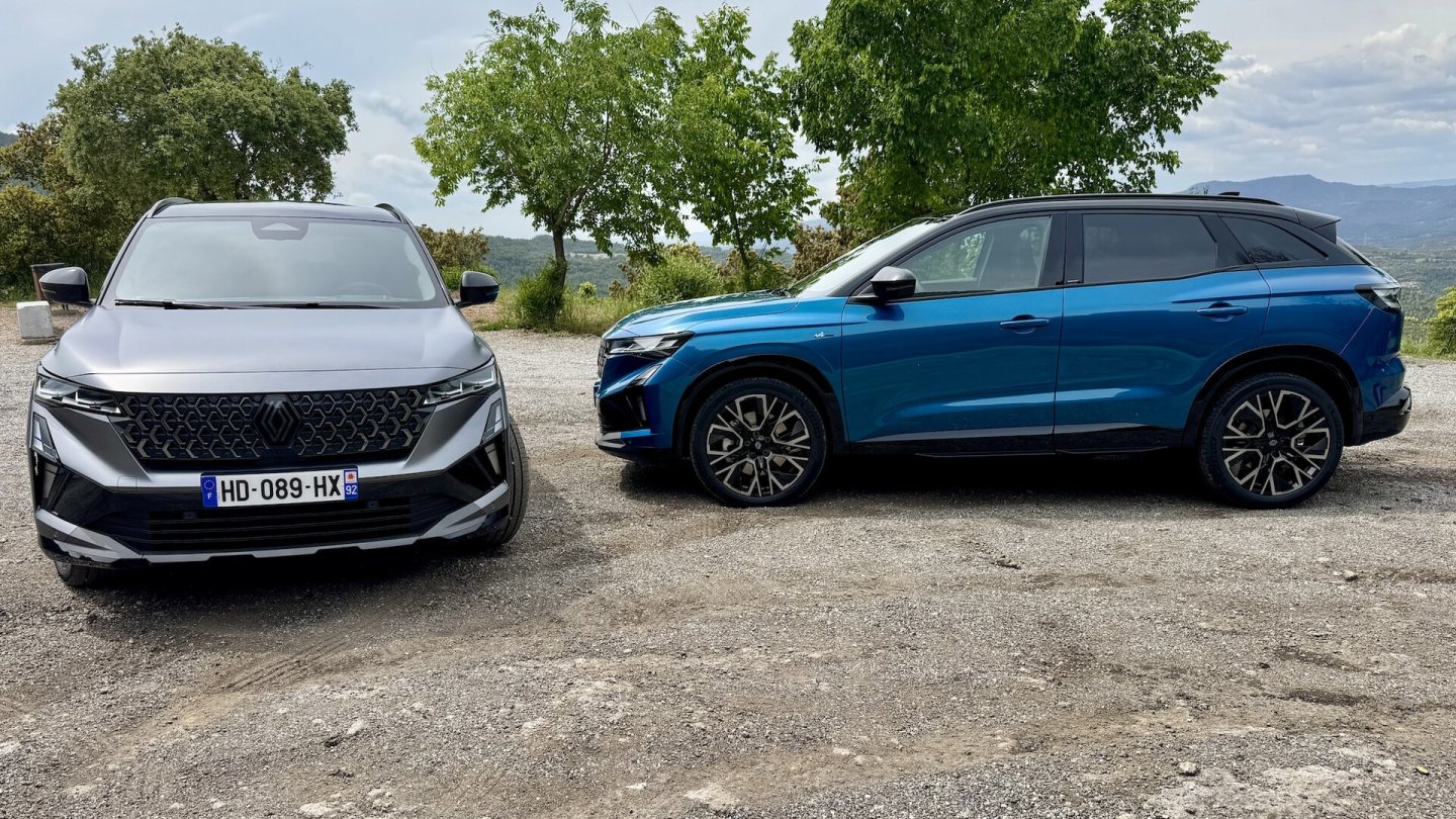 Südsee-Blau, hier rechts im Bild, ist eine von zwei neuen Lackoptionen.