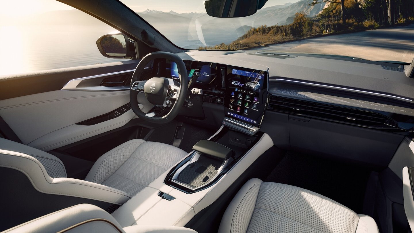 Die Software nutzt Googles Android Automotive als Betriebssystem.