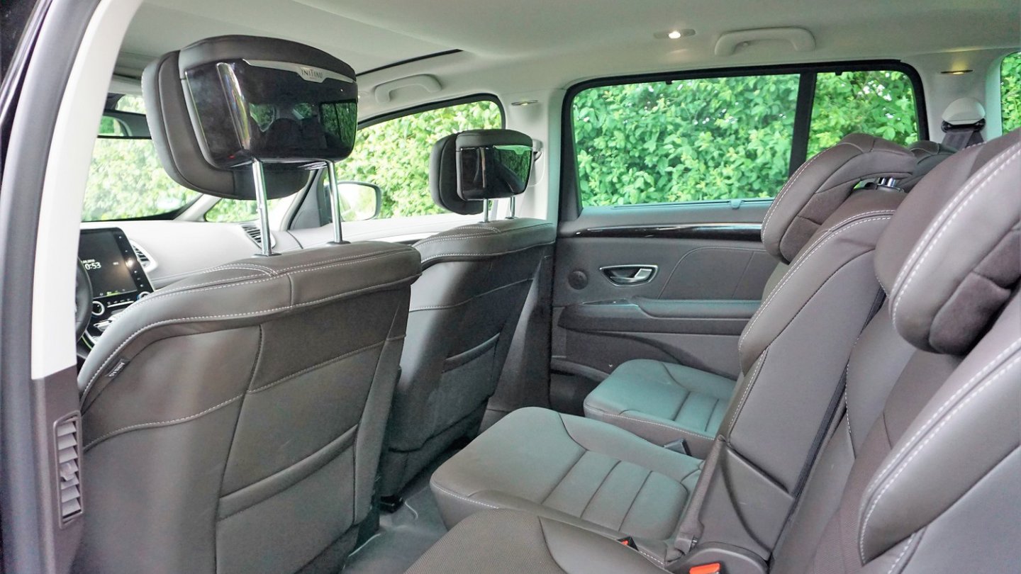 Da blitzt der Van durch: Einzelsitze im Fond. Und damit Platz genug für drei Kindersitze.