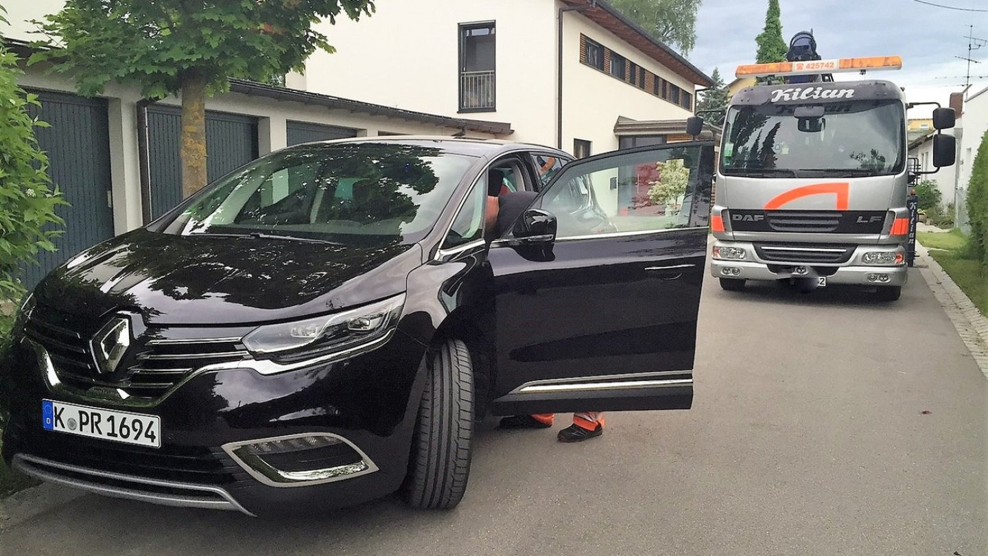 ...und dann wollte sich der Espace lieber vom DAF-Truck huckepack nehmen lassen.