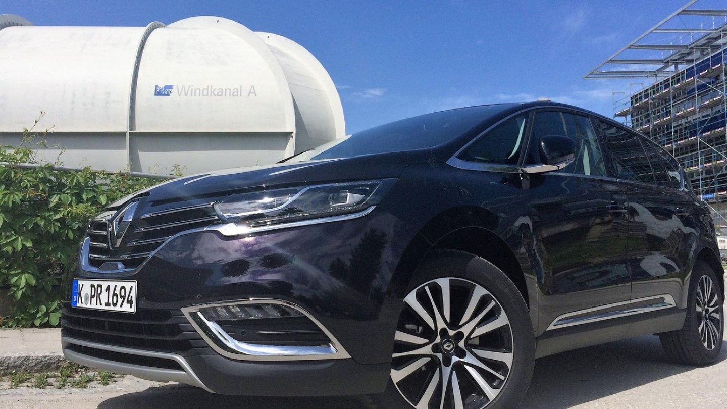Der Renault Espace stellt sich selbstbewusst gegen den Fahrtwind. Und gegen Konventionen.