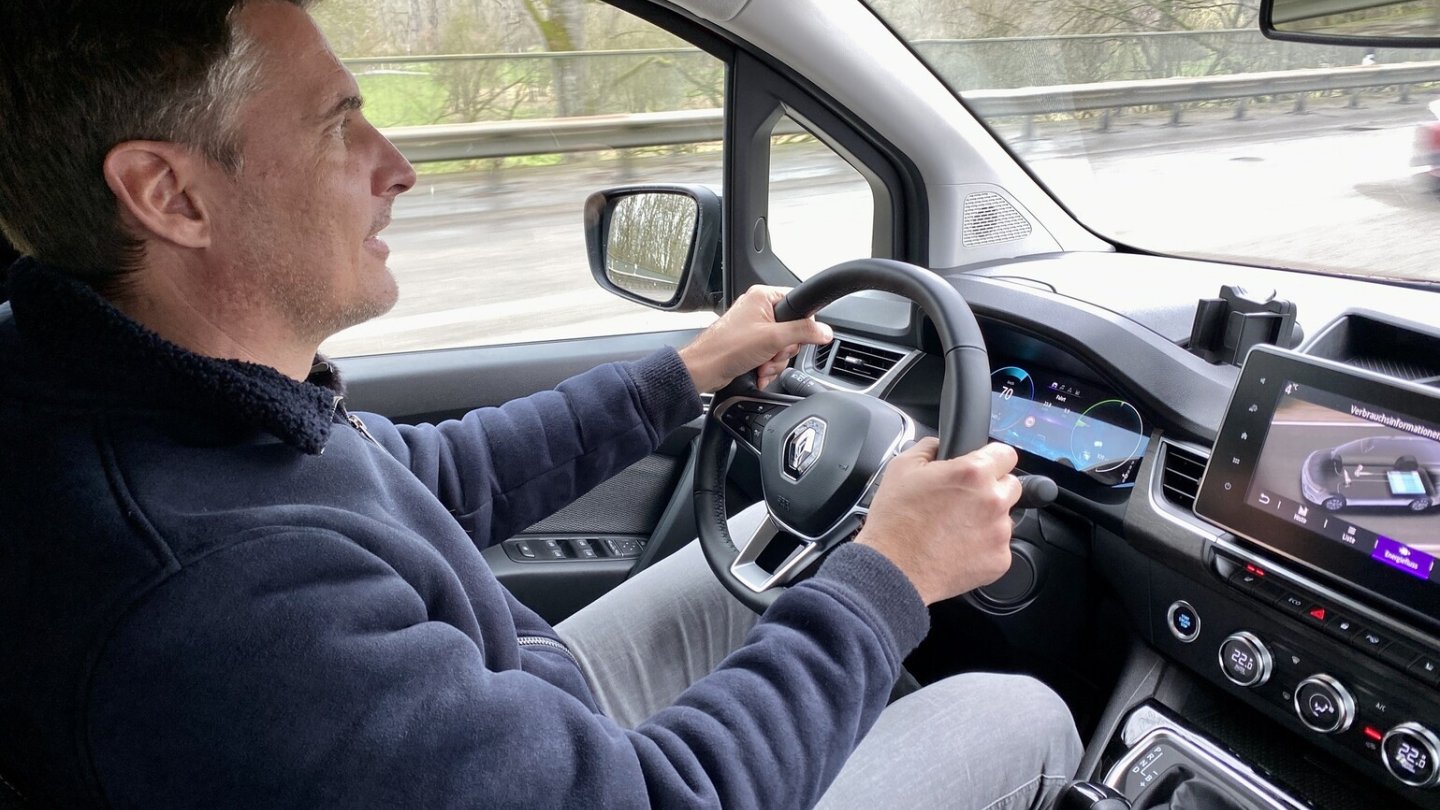 Über eine zweite Gasse des Wählhebels kann man unterwegs die Rekuperation steuern.