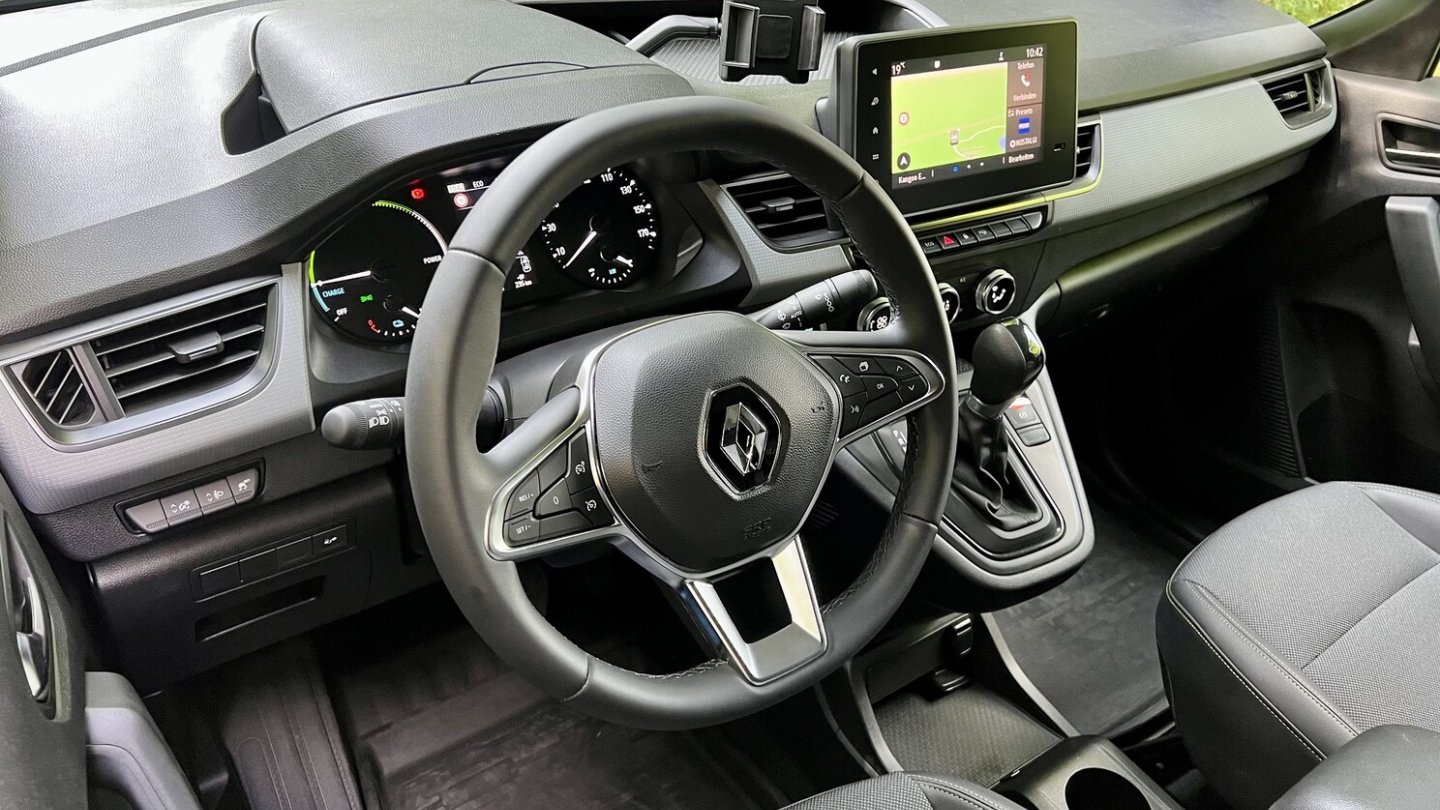 Das Cockpit des elektrischen Kangoo entspricht weitestgehend dem der Verbrenner-Versionen.