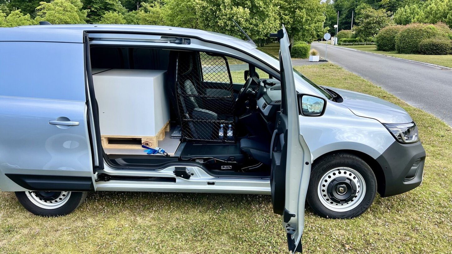 Optional verzichtet der Kangoo für mehr Variabilität auf die rechte B-Säule.