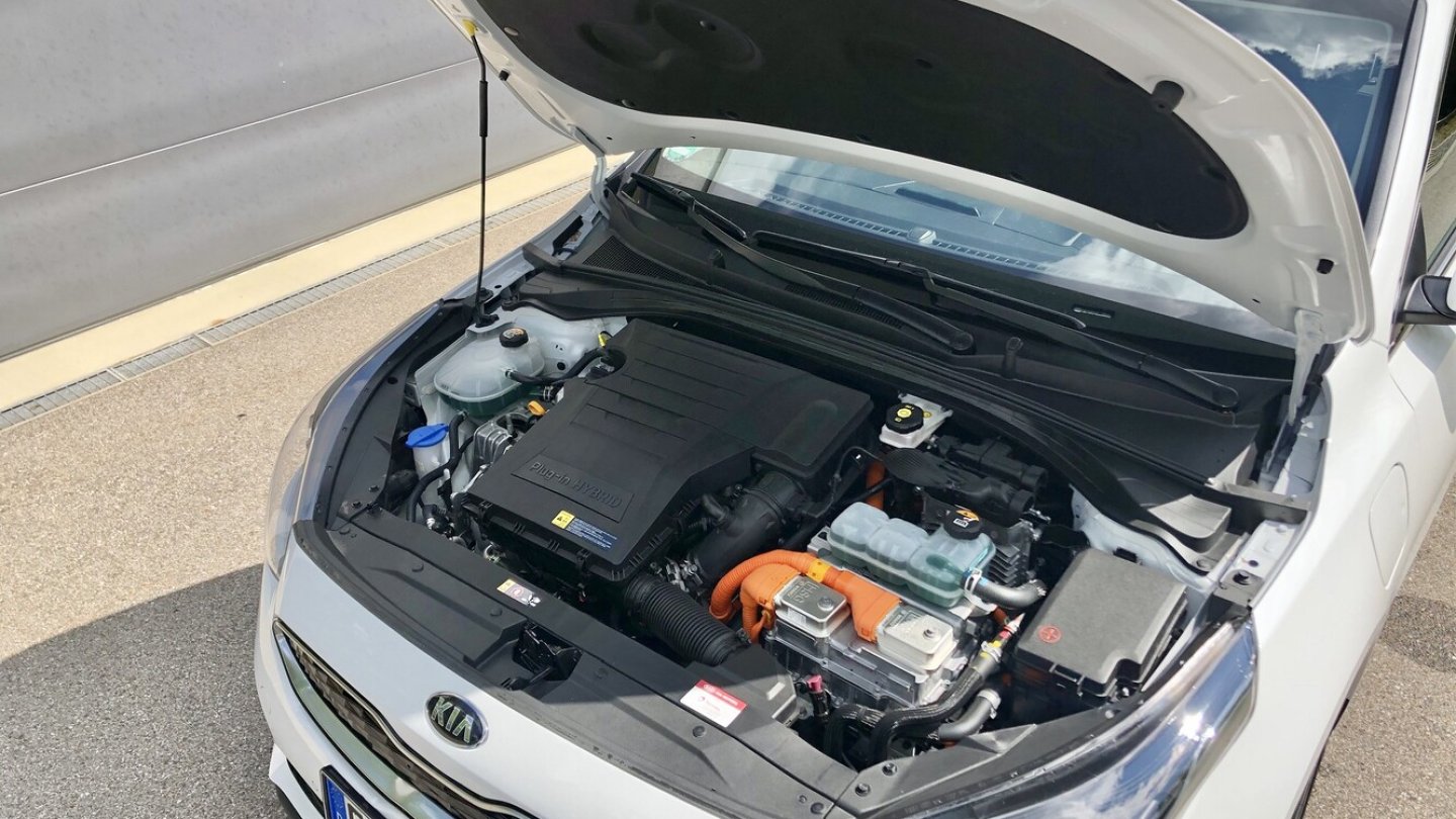 Der Hybridantrieb im Kia Ceed bietet eine Systemleistung von 141 PS.