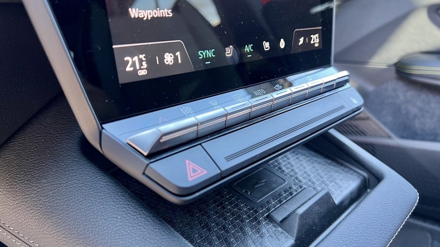 Die Klimafunktionen lassen sich über Kippschalter betätigen.