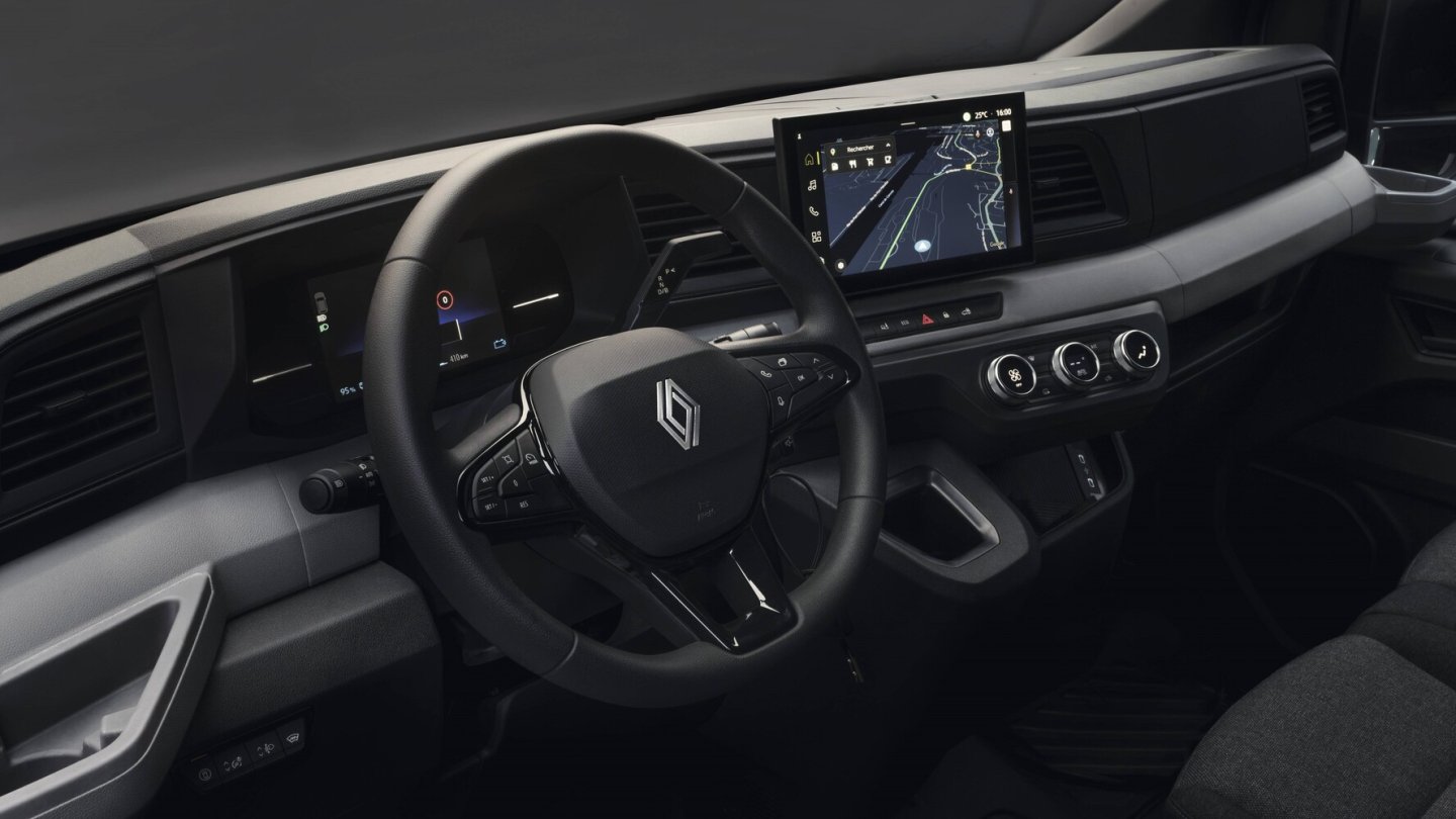 Das Cockpit zeigt sich modern und fahrerorientiert.