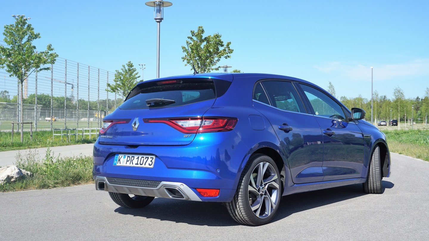 Auch am Heck zeigt sich der Megane sehr eigenständig.