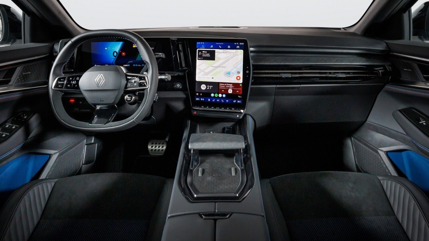 Cockpit und Software sind vom Renault Austral bekannt.