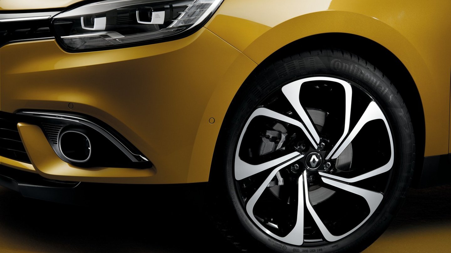 Serienmäßig: Große 20 Zoll-Felgen mit speziellem Reifenformat. Das freut die Renault-Werkstätten.