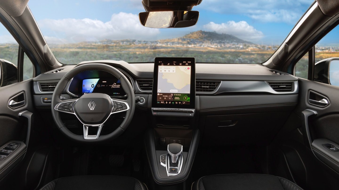 Das Cockpit ist aus dem Renault Captur bekannt.