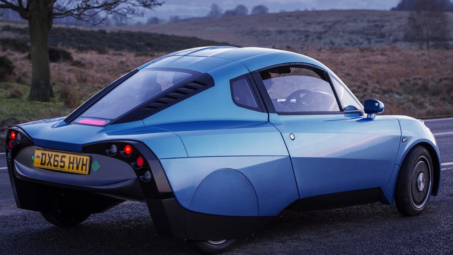 Die Tropfenform und verkleidete Hinterräder optimieren die Aerodynamik.