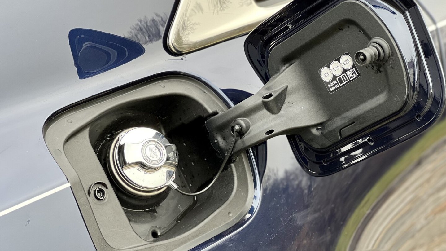 Je nach Markt verträgt der V12 im Ghost auch E25-Kraftstoff.