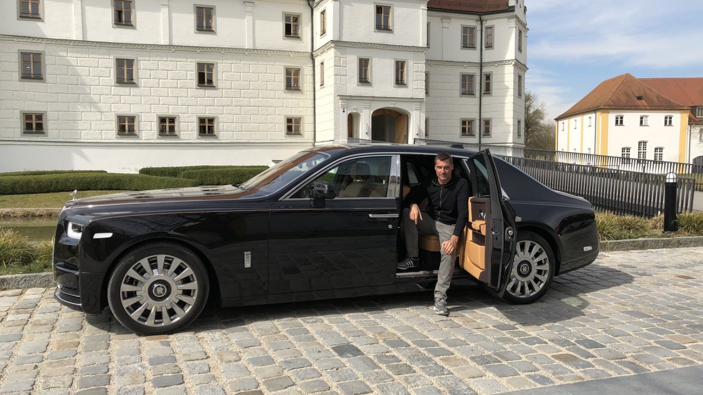 Die Fondtüren sind hinten angeschlagen, sie schließen elektrisch.