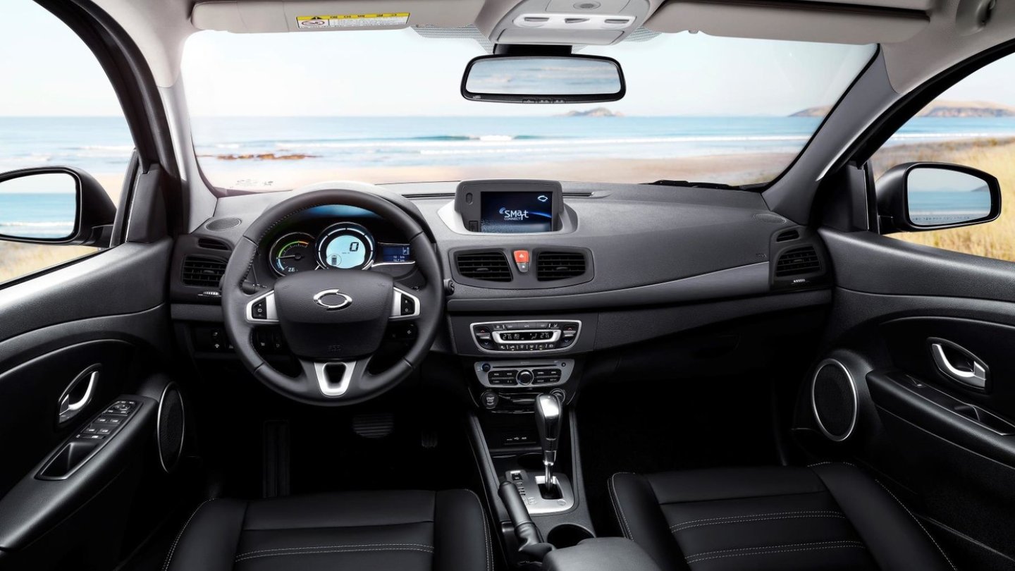 Das Cockpit entspricht dem Renault Megane der letzten Generation.