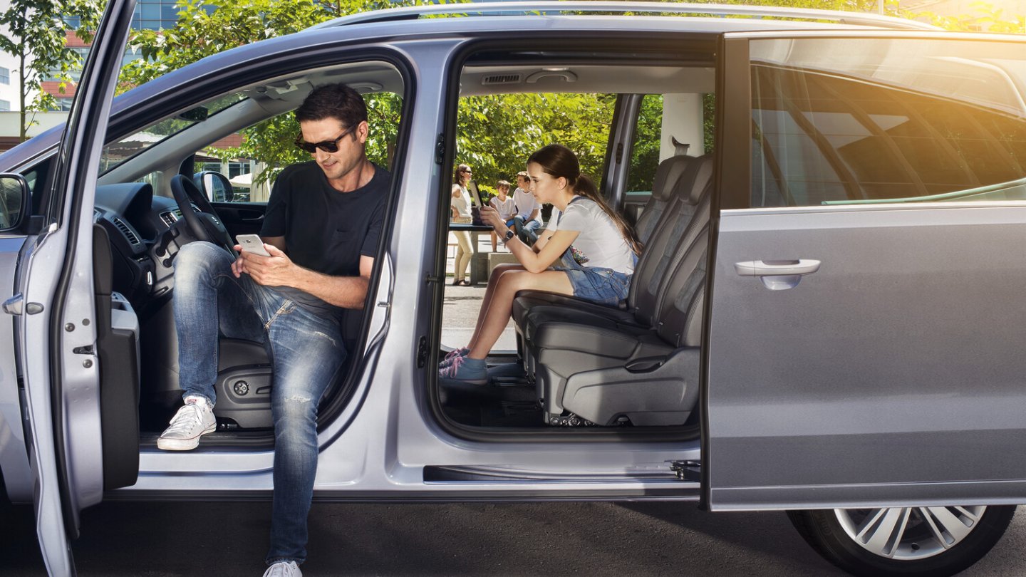 Zumindest fürs Foto steht auch die Digital-Natives-Familie auf den Alhambra.