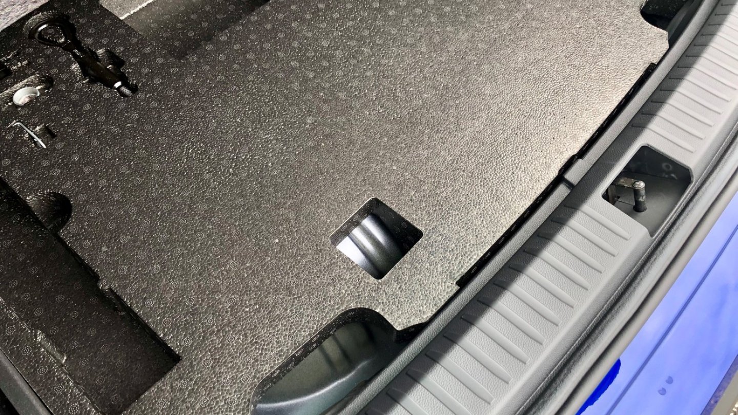 Die Gastanks liegen unter dem Kofferraum.