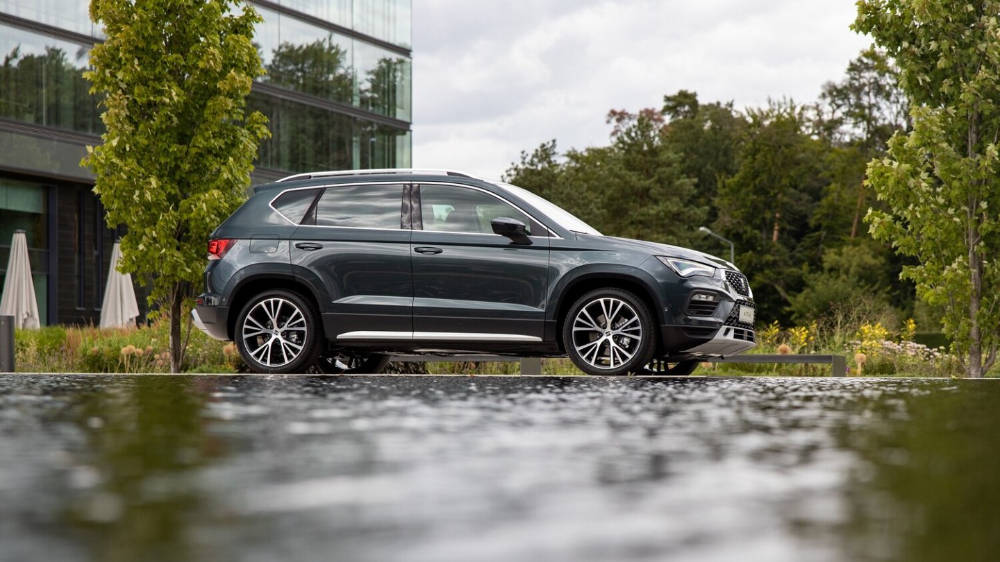 Die Lackfarbe des Fotofahrzeugs: Dark Camouflage.