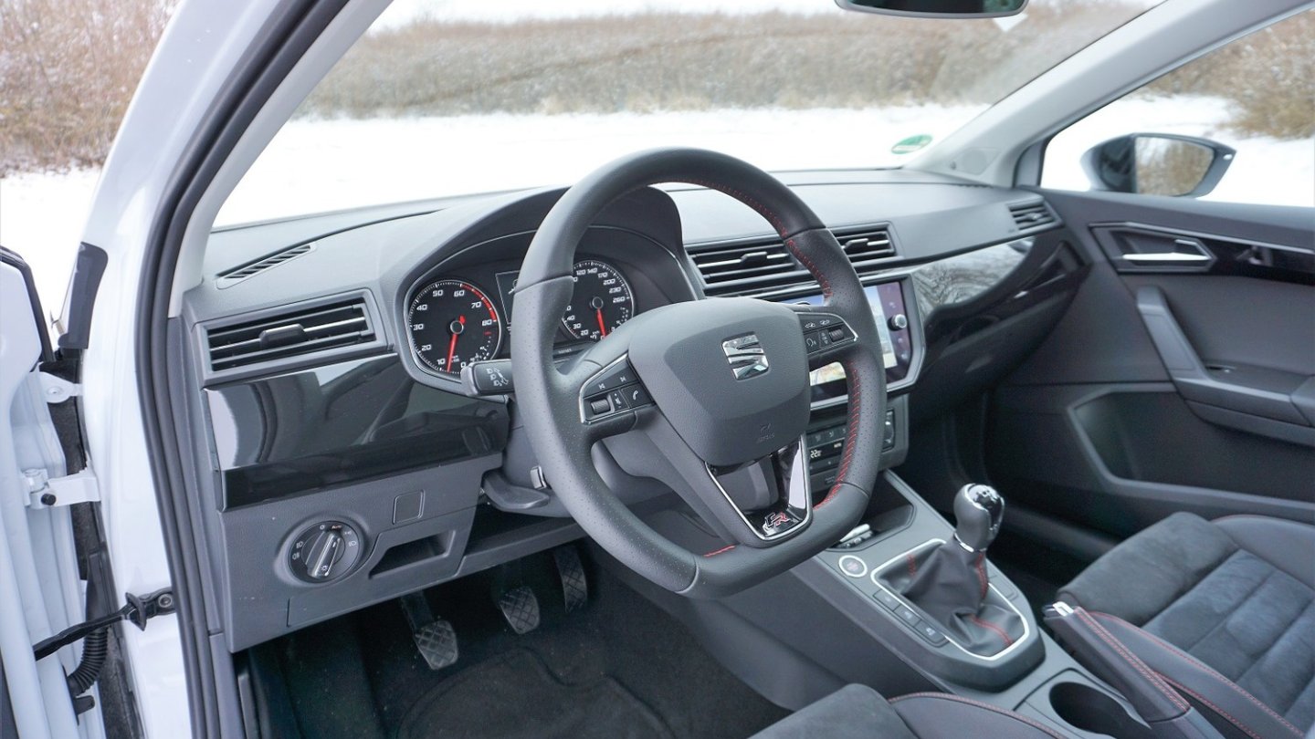 Das Cockpit wirkt einladend, entspricht aber in sämtlichen Details den Konzernvorgaben.