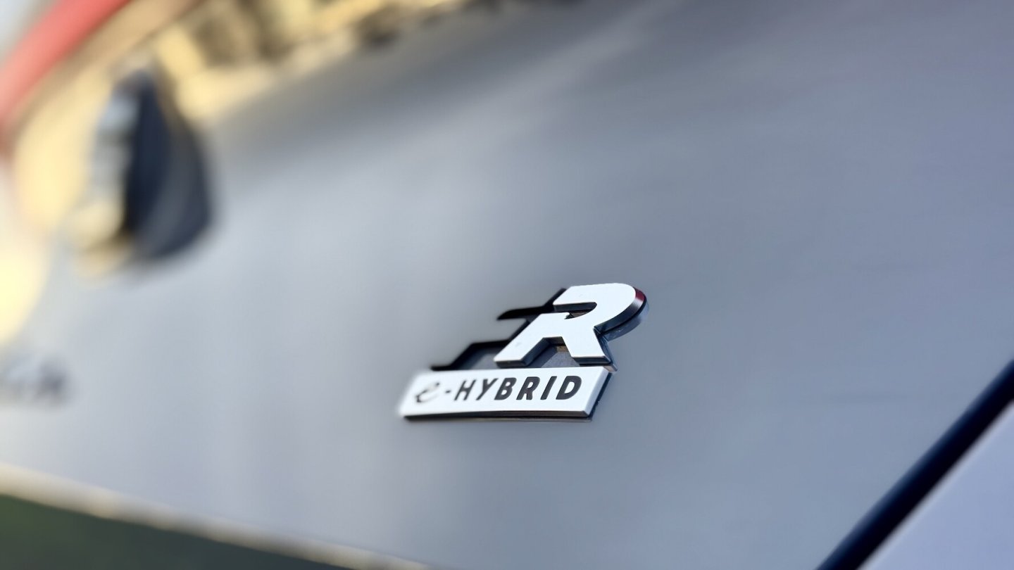 Der Plug-in Hybrid ist bei Seat an die höchste Ausstattungslinie FR gekoppelt.