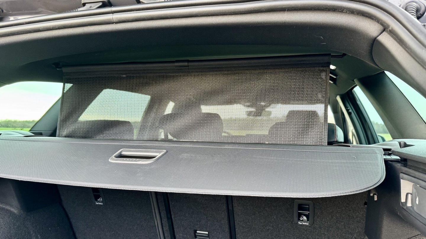 Die Netztrennwand ist ein sinnvolles Kombi-Extra.