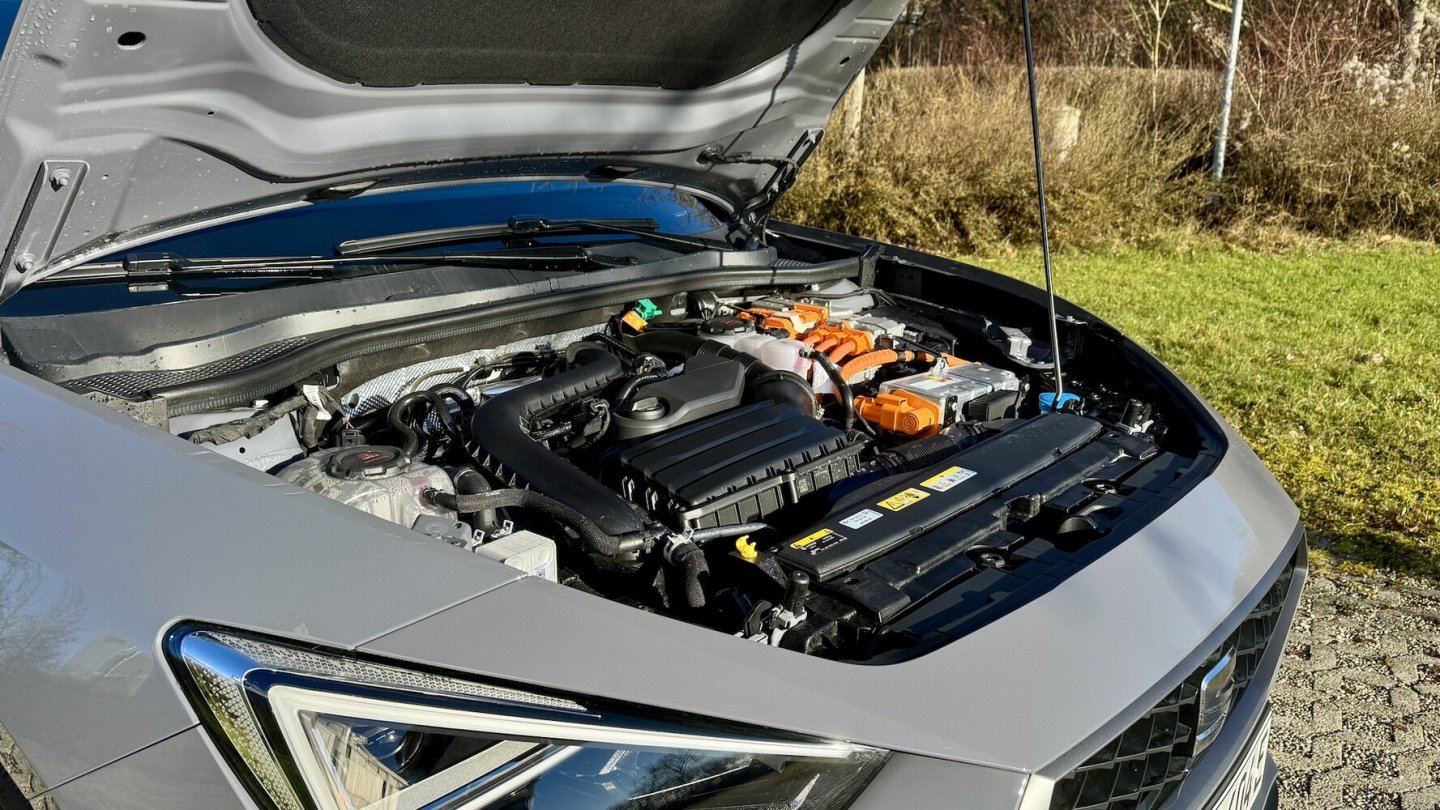 Den 1.5 TSI gibt es auch ohne große E-Maschine als Mildhybrid mit DSG.