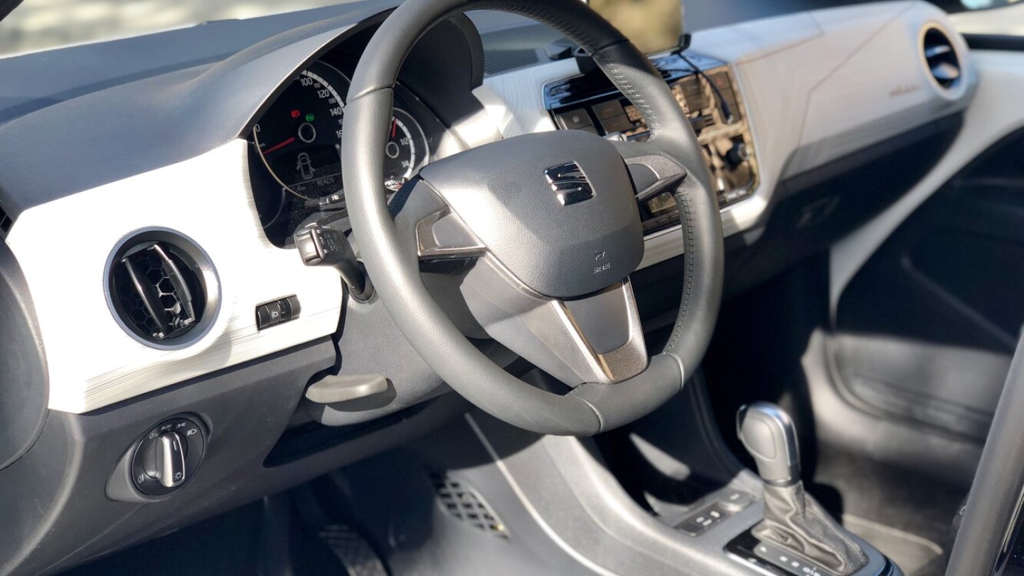 Das Cockpit ist vom ehemaligen Verbrenner übernommen.