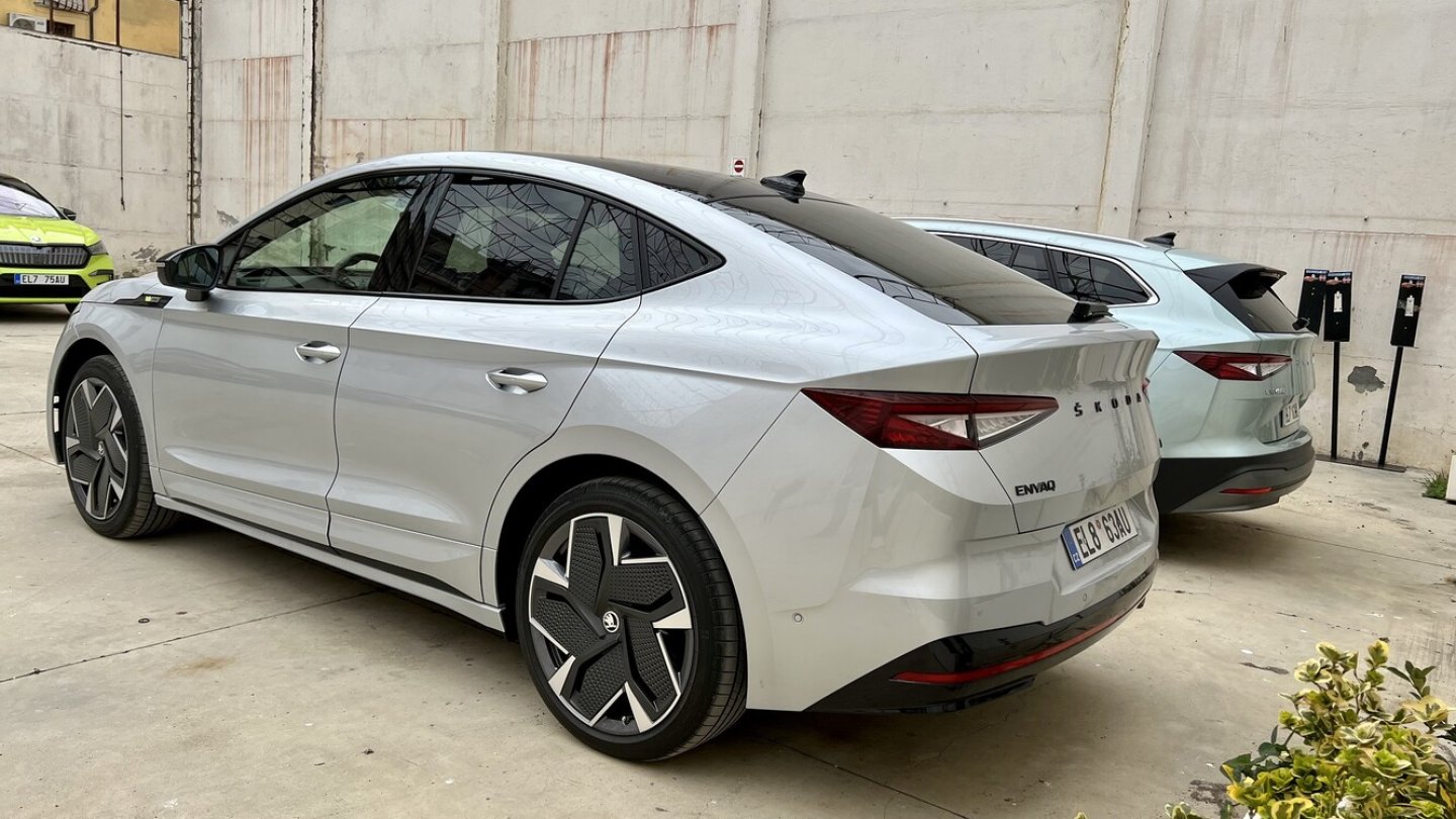 Beide Enyaq-Varianten im Design-Vergleich.