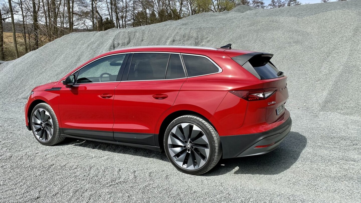 Die mächtigen 21-Zoll-Felgen kosten Aufpreis.